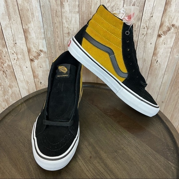 Vans Sk8-Hi Pro Corduroy Pack High Top Sneaker Size 8.5 Women - Picture 1 of 10